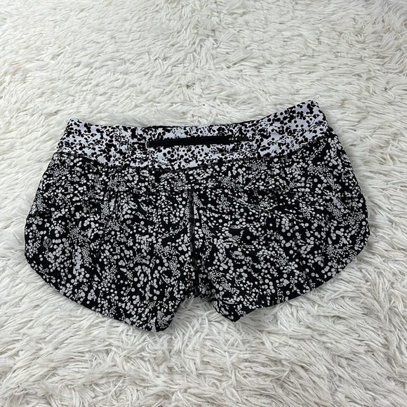 Lululemon Speed Up Short *2.5" Chirasu Black / Chirakasu Alpine White - Picture 4 of 7